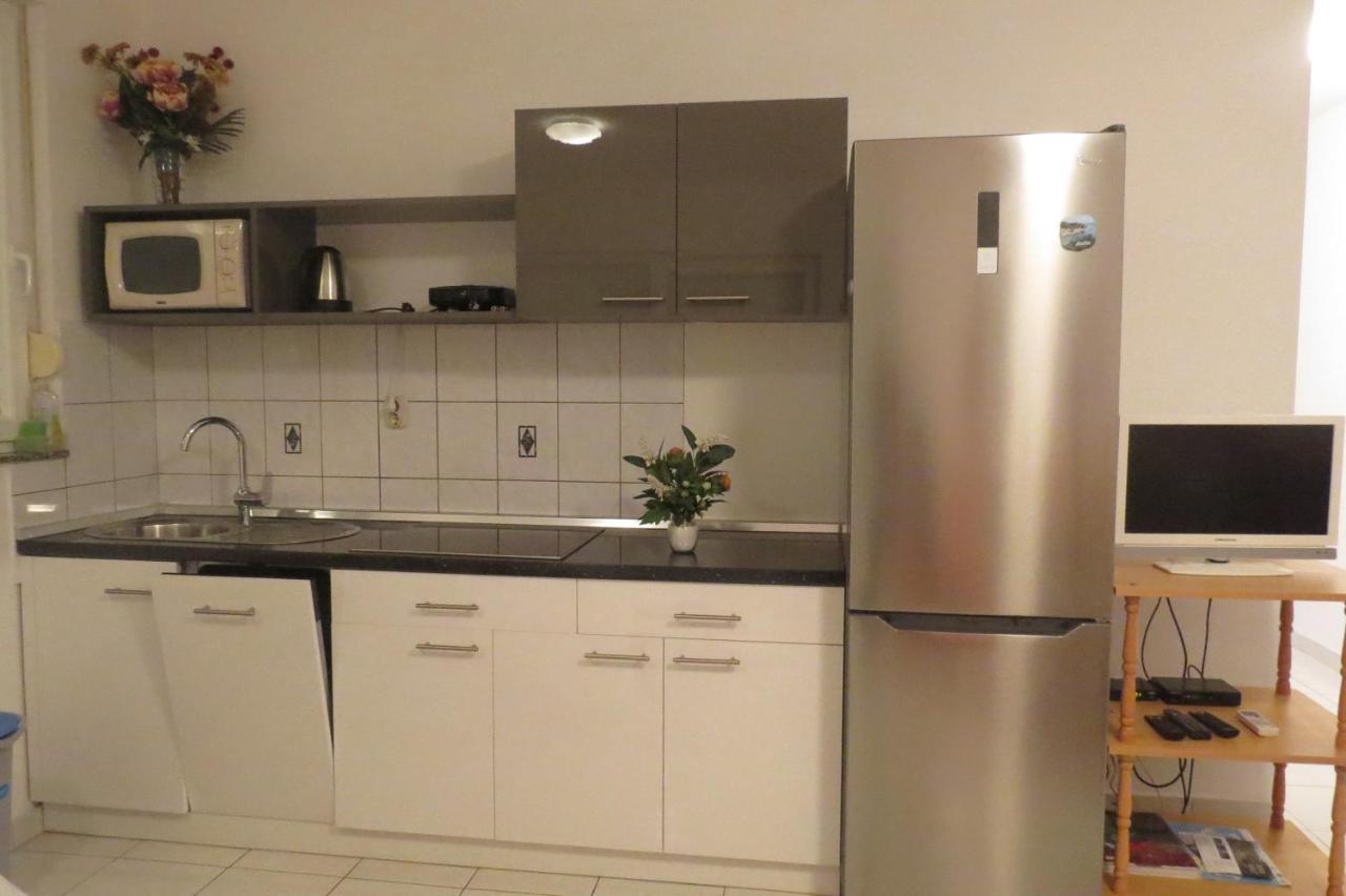Modra Kuca Apartment Mandre Exterior photo