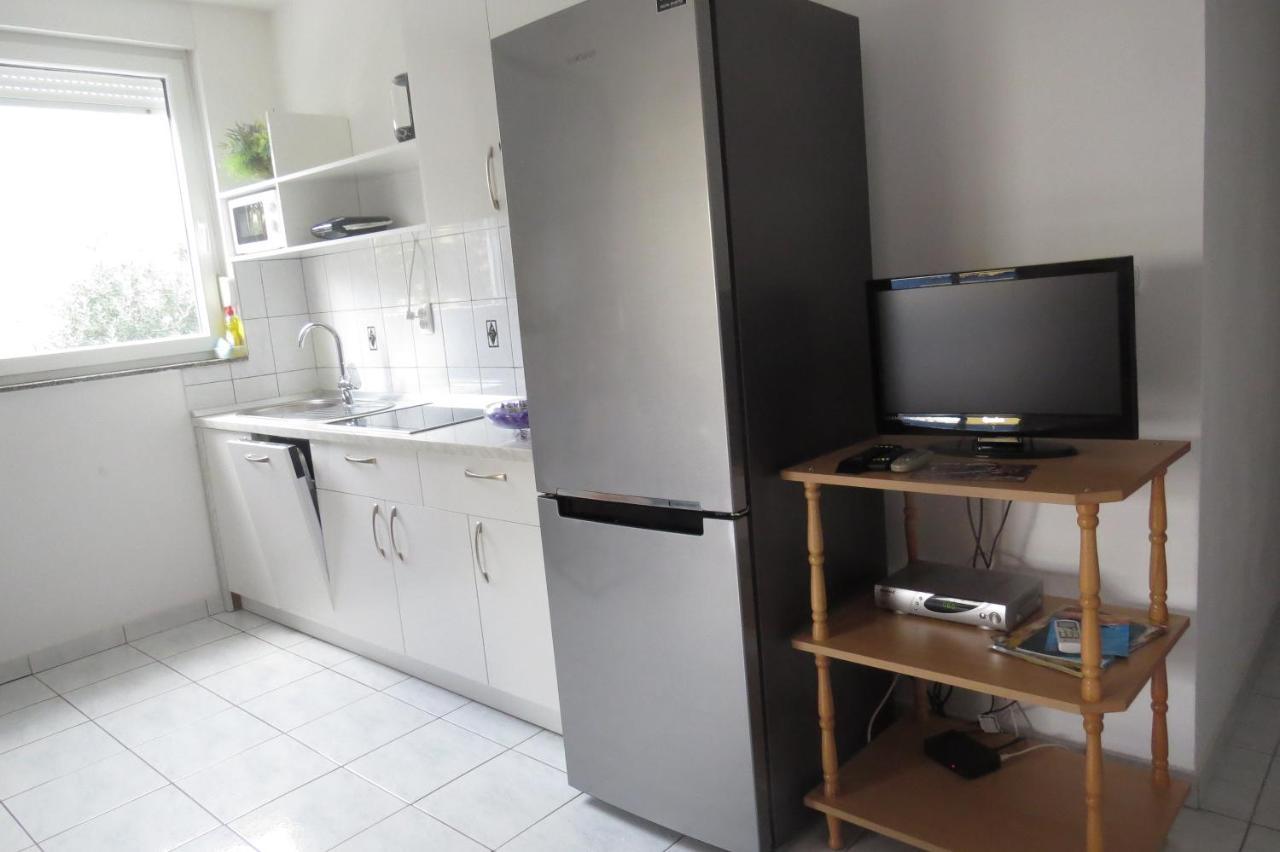 Modra Kuca Apartment Mandre Exterior photo