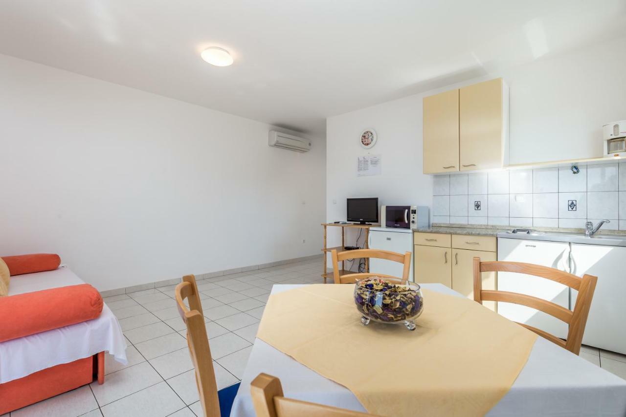 Modra Kuca Apartment Mandre Exterior photo